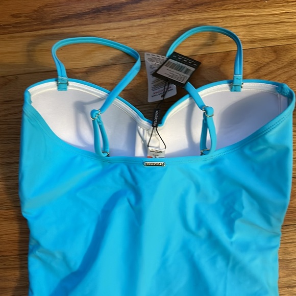 Relleciga One-Piece Swimsuit - Picture 6 of 11